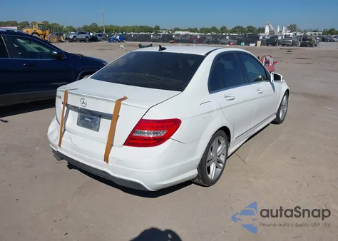 2014 Mercedes-Benz C 250 Sport z USA, uszkodzony, nr VIN WDDGF4HB3EG215256